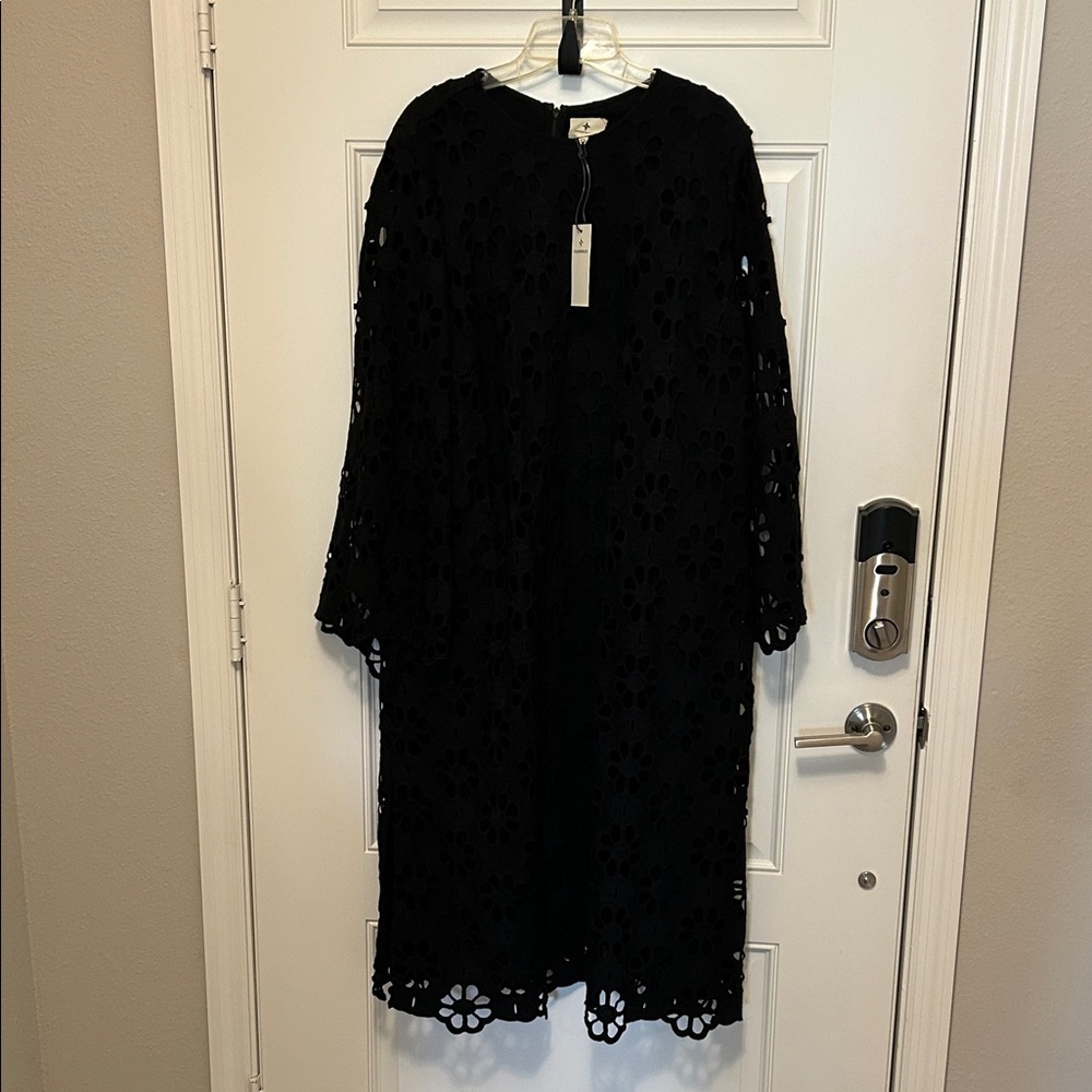 Beautiful Tuckernuck Black Floral Crochet Long Sleeve Dress
NWT XXL